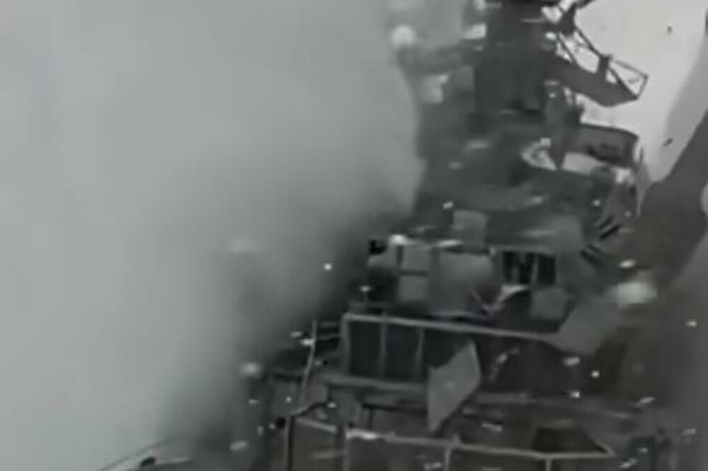 (VIDEO) NASTALA ERUPCIJA MASIVNIH TALASA Podmornica NATO raznela brod u paramparčad u Severnom moru: BRUTALAN UDAR!
