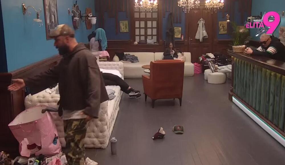 ŠTA SE DEŠAVA SA OVIM LJUDIMA? Ovo nije prikazano u uživo programu: DEMOLIRAN PAB - žena rešila sve da UNIŠTI