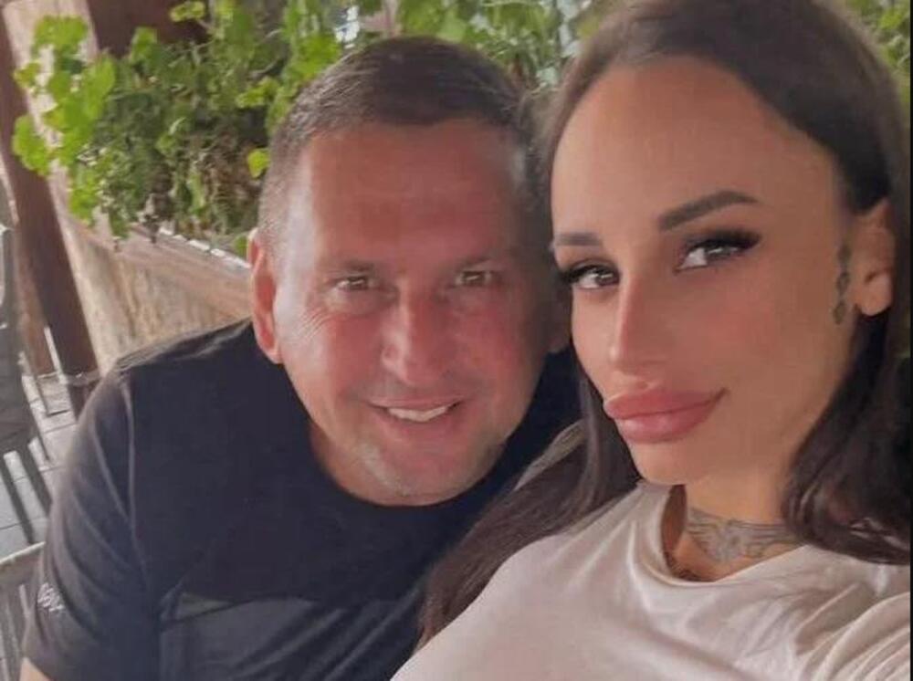 RANI RADOVI DEVOJKE O KOJOJ BRUJI SRBIJA! Teodora ljubi dosta starijeg, a onda izbacuje i JEZIK... ŠOK ZA ŠOKOM