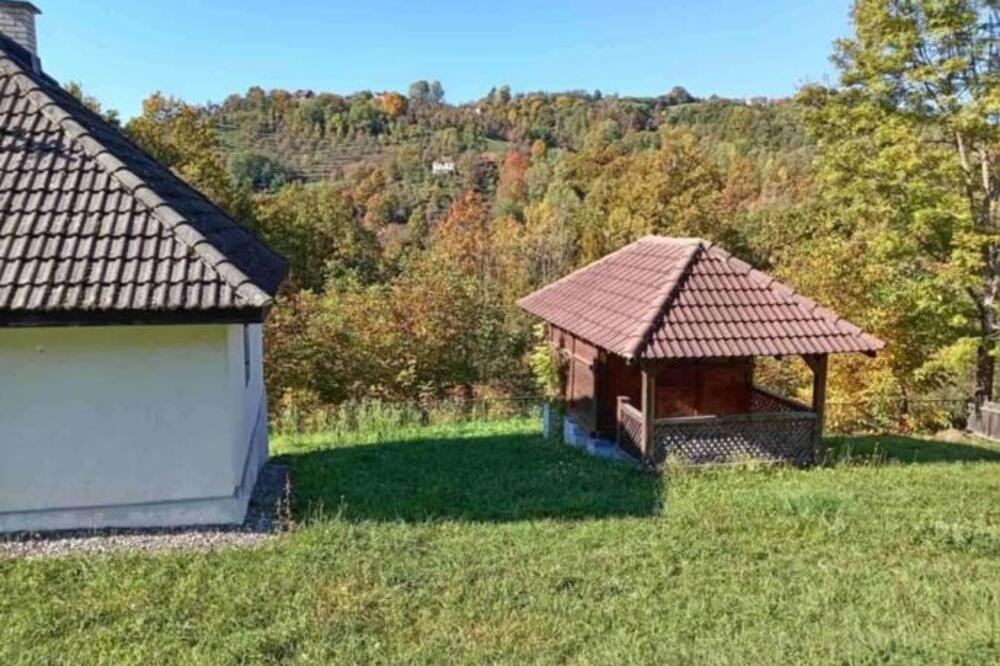 Ivana prodaje kuću kod Kosjerića, a vi imate 150 razloga da je kupite: Cena 35.000 evra, ima ogroman plac sa blagom