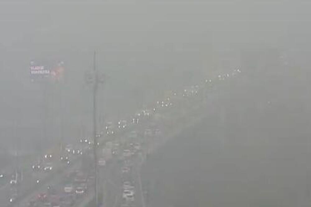 KOLAPS U BEOGRADU OD RANE ZORE! Od magle se vozila ne vide, mape pokazuju zagušenja skoro u svim delovima grada