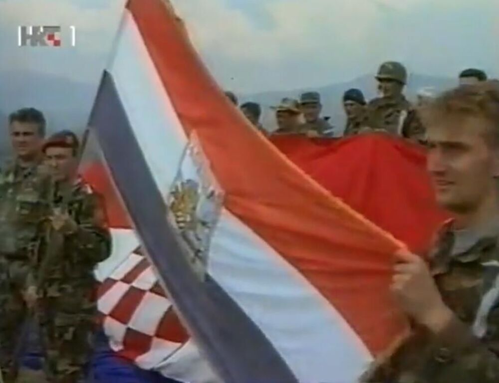 General Korade sa vojnicima podigao hrvatsku zastavu na Kninskoj tvrđavi