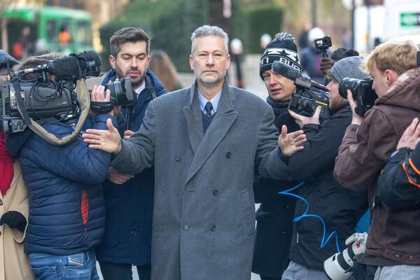 Britanski političar osuđen zbog primanja mita! Dobijao novac od Putinovih ljudi za ovo?! (VIDEO)