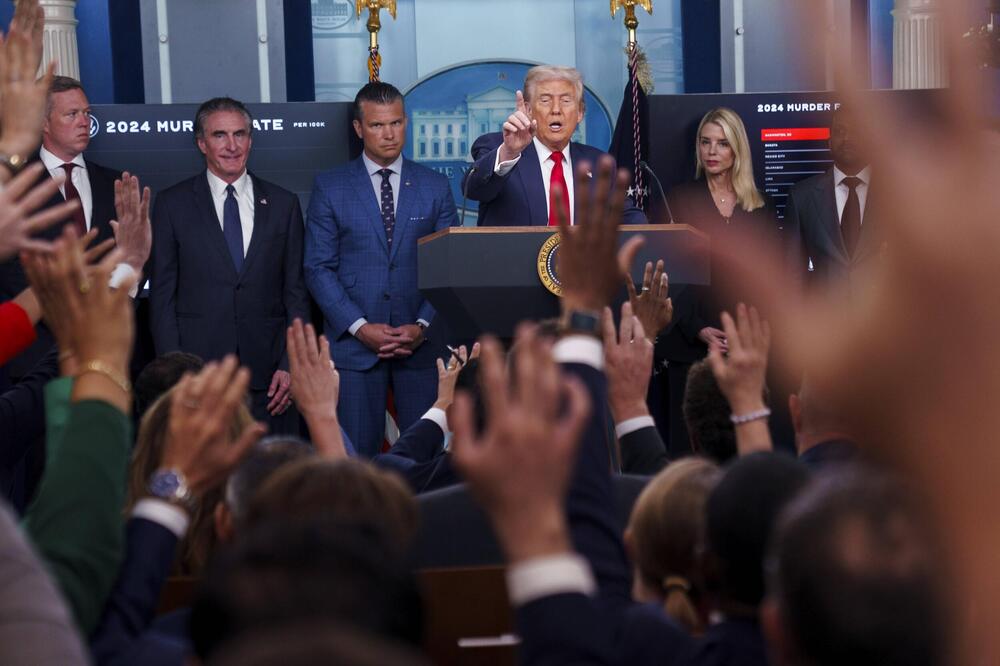 Tramp povukao drastičan potez: Obustavljeni SVI ZAHTEVI ZA IMIGRACIJU U SAD, na crnom spisku OVIH 19 ZEMALJA!