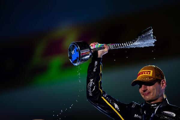 Maks Ferstapen slavio i ostao u trci za petu titulu prvaka sveta zaredom (Foto)