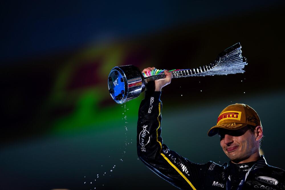 Maks Ferstapen slavio i ostao u trci za petu titulu prvaka sveta zaredom (Foto)