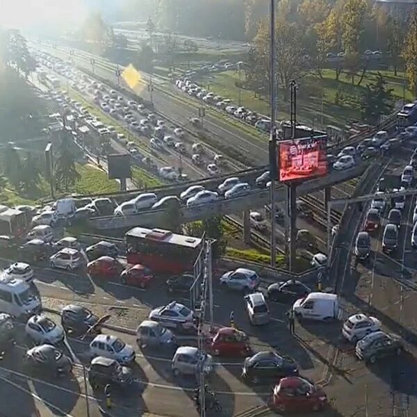 TOTALNI KOLAPS U BEOGRADU! Jutarnji špic paralisao centar, a OVDE vozila mile skoro 9 kilometara (FOTO)