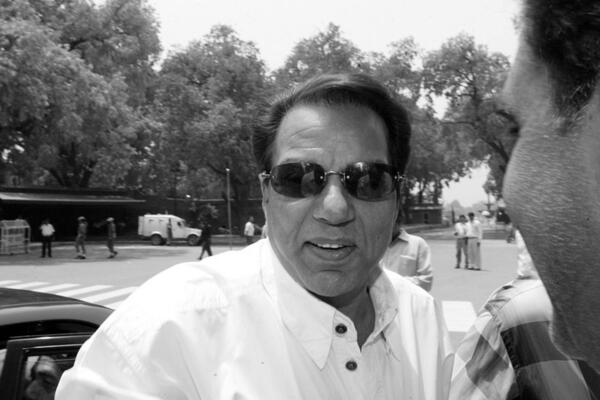 CELA ZEMLJA TUGUJE! Preminuo legendarni "narodni" glumac, premijer se hitno oglasio i poručio: "KRAJ JEDNE ERE!"