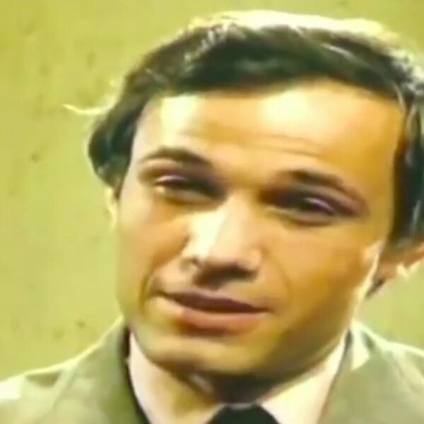 Nema trika da pogodite ko je čovek sa fotografije: Srbi ga zavoleli u seriji "Selo gori", ovako će ga narod pamtiti