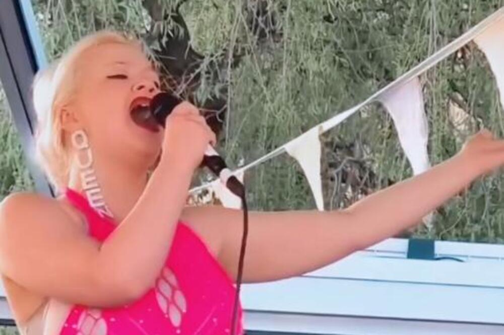 Za 3 života nećete pogoditi čija je ovo SESTRA! Njih dve su kao NEGO I ZEMLJA, stariju svi znate, a mlađa...(VIDEO)