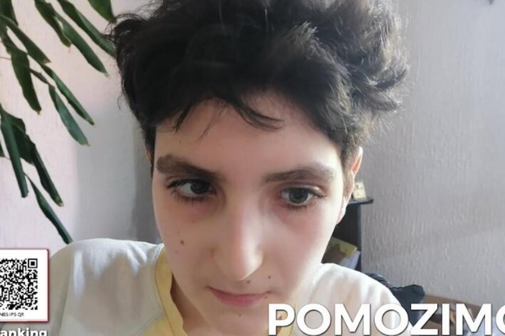 Dušan je imao tumor na malom mozgu, danas ne vidi, ni ne hoda: O njemu brine otac, ali ne može sam - pomozimo mu