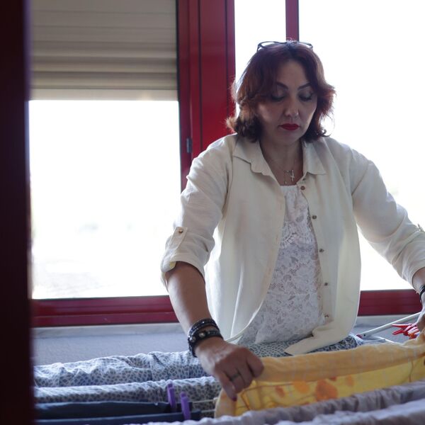 Žena je otkrila kako da osušite veš zimi za samo 2 sata! Samo ga je prebacila preko ovog, i sela da popije kafu