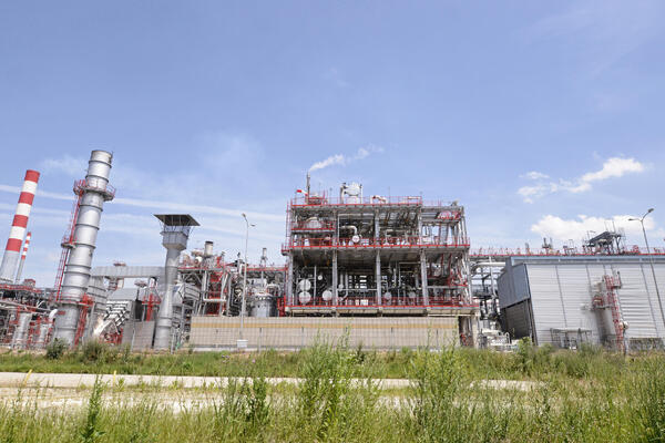 Ugroženo 34.000 zaposlenih u Pančevu! Vučić: "Ako ne dobijemo licencu, od ponedeljka banke neće raditi sa NIS-om"