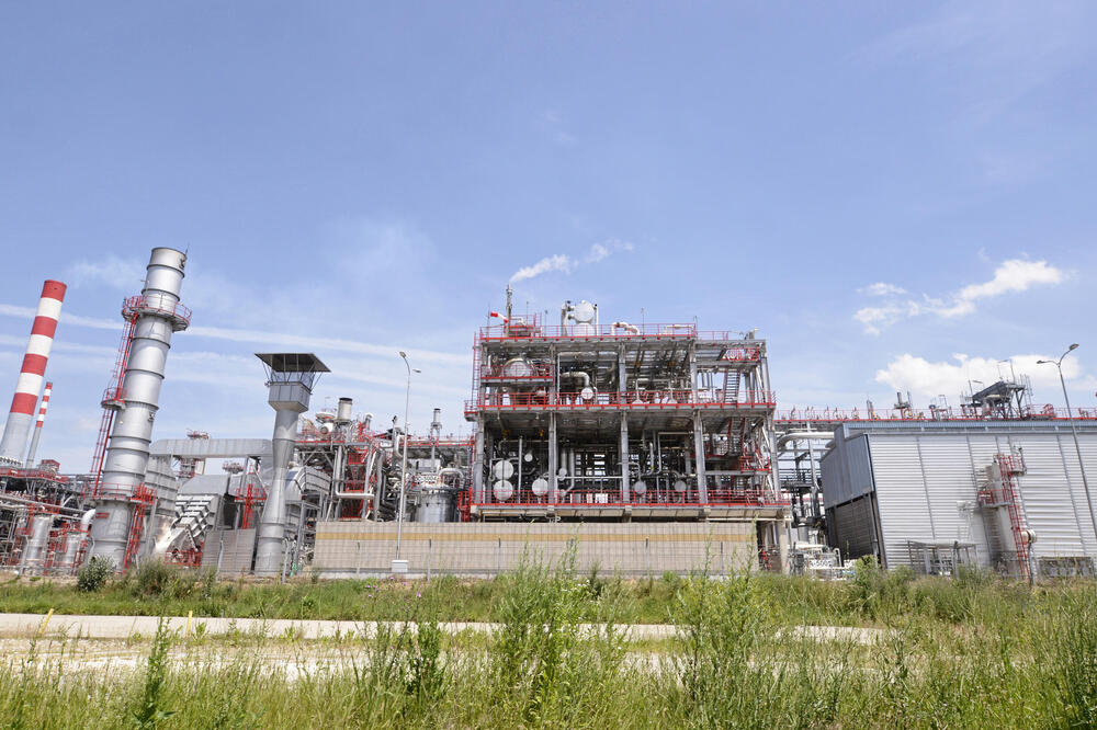 Ugroženo 34.000 zaposlenih u Pančevu! Vučić: "Ako ne dobijemo licencu, od ponedeljka banke neće raditi sa NIS-om"