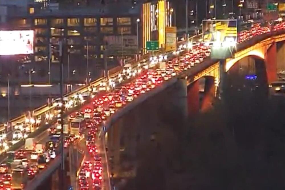 Opšti kolaps u Beogradu: 7 kilometara motoputem putuje se pola sata, gužve na Zelenjaku, ovde je najgore (FOTO)