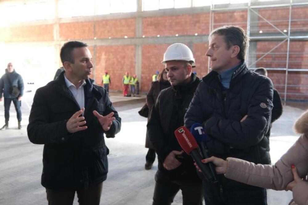 VELELEPNA ŠKOLA I HALA MENJAJU LICE SELA: Ponos Kolubarskog okruga raste u Gornjoj Toplici - Glišić obišao radove