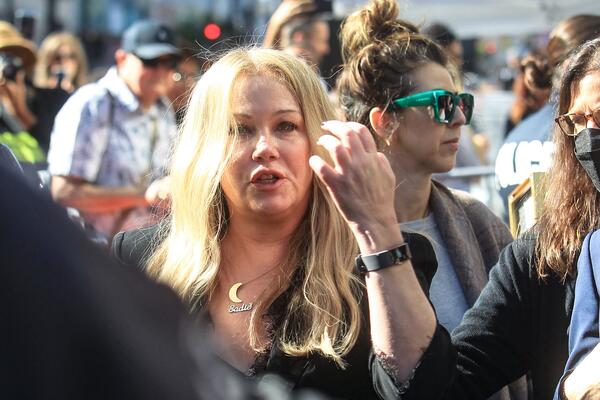 STIGLE JOŠ STRAŠNIJE VESTI! Doktori nemoćno sležu ramenima, ćerka je više ne prepoznaje - Kristina (54) glavna tema