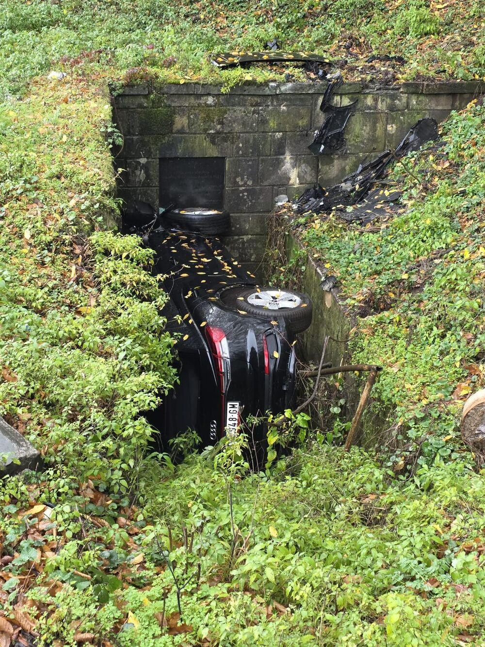 U automobilu pronađena dva tela