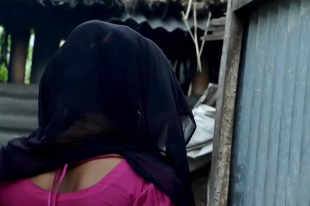 Devojčice i žene prinuđene da ZADOVOLJAVAJU klijente pred rođenom DECOM! Celo selo je BORDEL, a sa mrtvima...