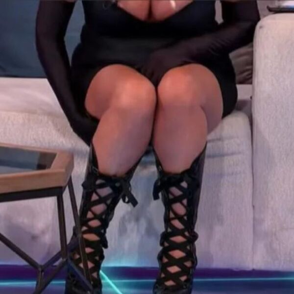 "JE L' TREBA DA RAŠIRIM NOGE?": Bivša inspektorka došla BEZ GAĆA u emisiju! Kamermanima se slošilo, šok prizor