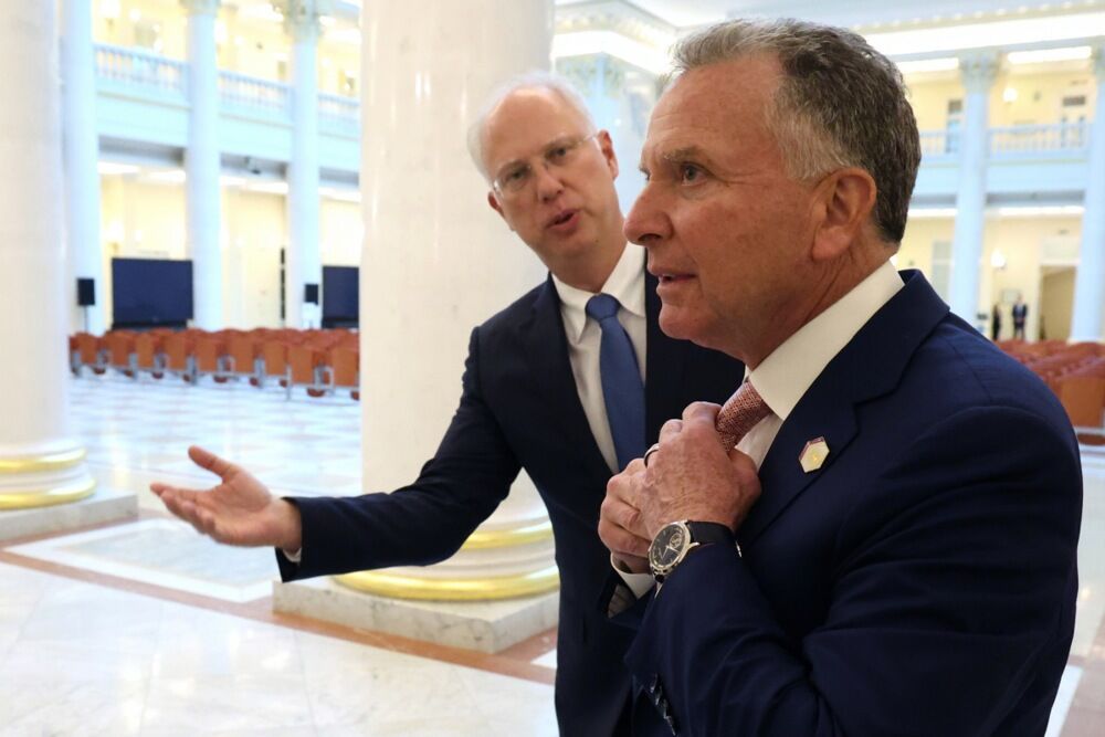 Stiv Vitkof, Kiril Dmitrijev