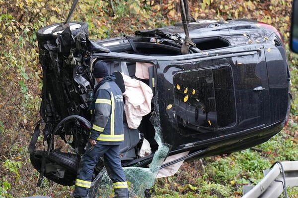 PREDNJI DEO SMRSKAN, AKTIVIRANI VAZDUŠNI JASTUCI: Ovako izgleda VOZILO u kom je nađeno telo Ane i njenog prijatelja