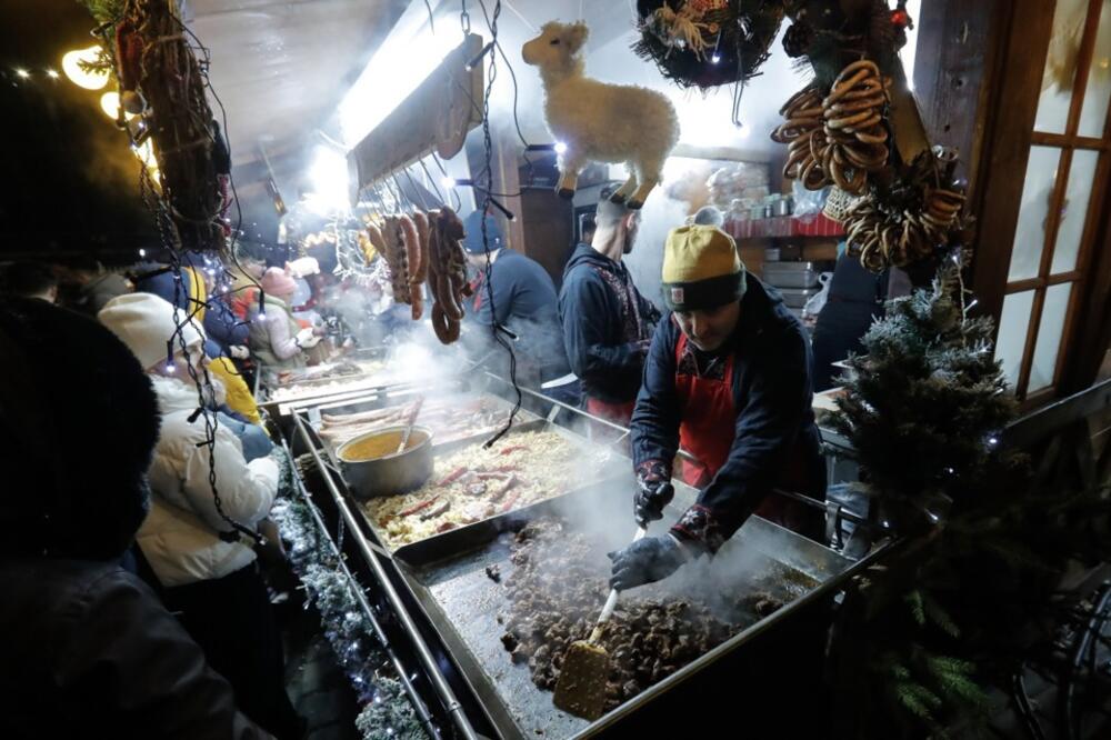Najveći božićni market u Evropi je otvorio svoja vrata: Nalazi se na 5 sati vožnje od Beograda, a evo kakve su cene
