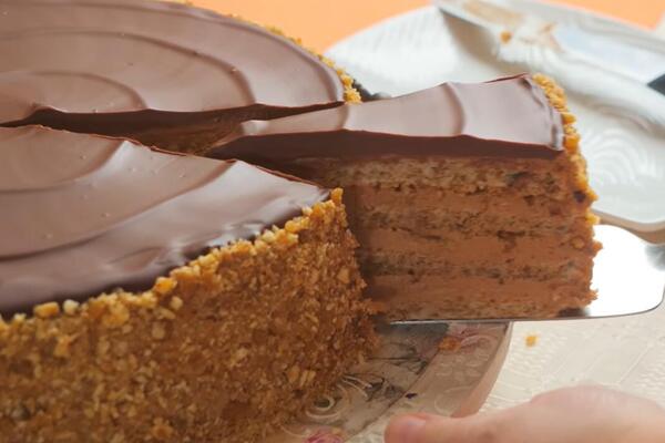 Kraljica među poslasticama vraća se na velika vrata: Čuvena Čemberlen torta osvaja srca na prvi zalogaj