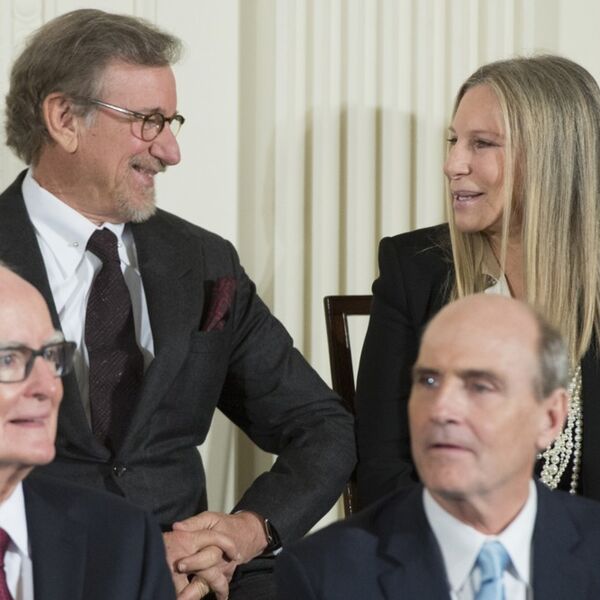 JEDAN BRAT U VILI, DRUGI NA ULICI! Beskućnik zarozan, MAĆEHA LOVATORKA - PORODICA PUNA PARA, A ON JEDE IZ KANTE