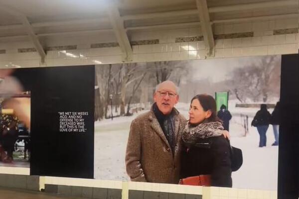 "Bez uvrede mojoj pokojnoj ženi, ali..." Šok plakat zgrozio milione, muškarac bez blama napisao ovo! (VIDEO)