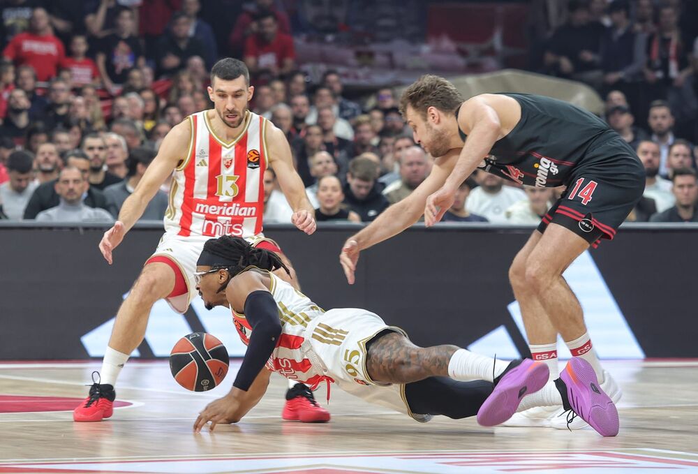 Saša Vezenkov na utakmici Crvene zvezde i Olimpijakosa u sezoni 2025/26 Evrolige