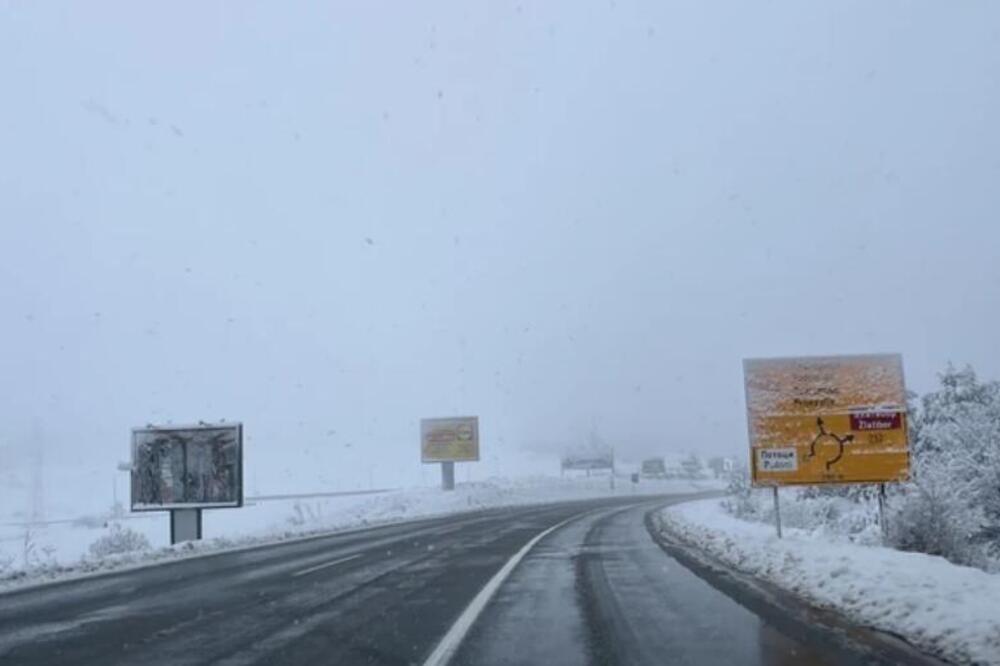 Ovaj srpski grad od jutros je ZAVEJAN: Zabelelo se skroz, sneg pada li pada, a za saobraćaj važi sledeće (VIDEO)