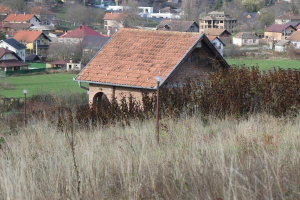 KOROV GA POLAKO PREUZIMA A OKO NJEGA OBRASLO DO TE MERE DA.. Znate li čije je bilo ovo IMANJE? Prizor ledi krv