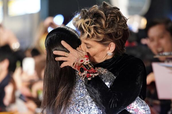 KO SE SEĆA VRELE SARE? Muškarci je sanjali noćima, a njoj se OGADILI - već 20 godina u celibatu, NEĆE DA JE TAKNU