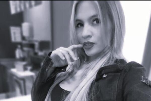 VLAST POKRENULA ISTRAGU! Pevačica (32) umrla posle posete plastičnom hirurgu