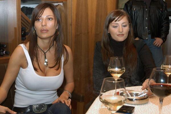 DANAS SU SMRTNI NEPRIJATELJI, A NEKAD...: Osvanule slike sa Mirinog venčanja, pogledajte GDE STOJE CECA I ARKAN