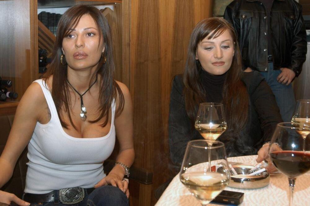 DANAS SU SMRTNI NEPRIJATELJI, A NEKAD...: Osvanule slike sa Mirinog venčanja, pogledajte GDE STOJE CECA I ARKAN