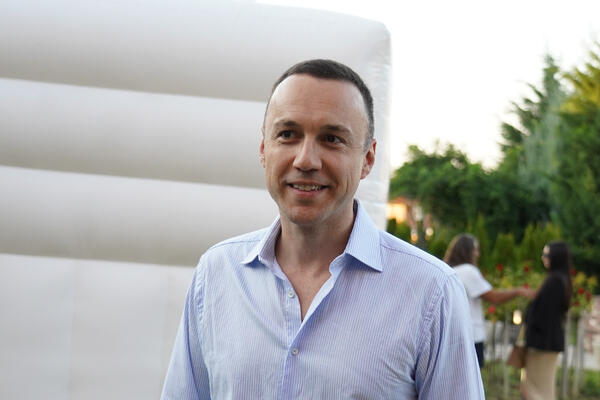 Ko je majka Baneta Mojićevića? Pevač puca od ponosa zbog ove žene, 40 godinama pomagala je najmlađima