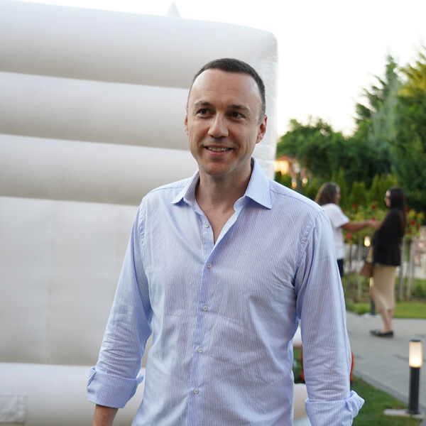 Ko je majka Baneta Mojićevića? Pevač puca od ponosa zbog ove žene, 40 godinama pomagala je najmlađima