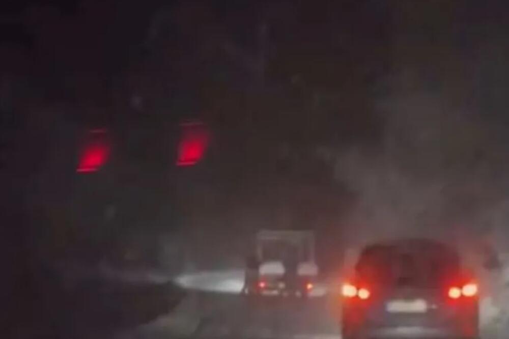 Ova tačka u Srbiji je kritična: Ne krećite nigde bez zimske opreme, sneg potpuno blokirao put! (VIDEO)