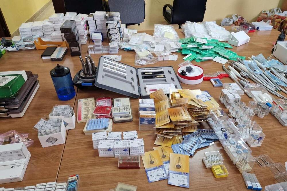 Neviđena zaplena na prelazu Bogojevo: Carinici otkrili robu vrednu više od 30.000 evra, evo o čemu je reč! (FOTO)