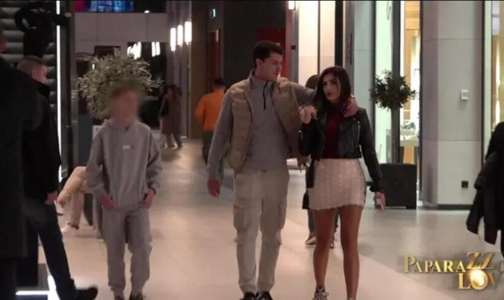 DANAS ZLATO ŽENIŠ SVOGA SINA? Snajka uhvaćena u ZLATARI, pored nje SIN i budući MUŽ