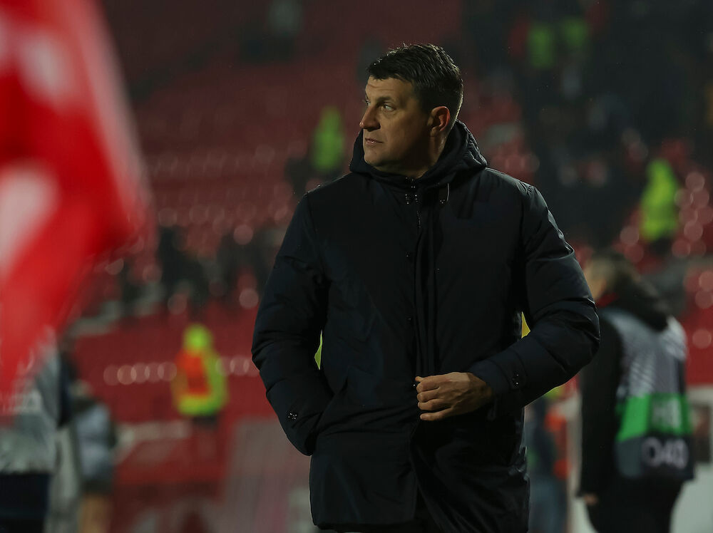 Vladan Milojević na utakmici Crvene zvezde i FCSB-a u sezoni 2025/26 Lige Evrope