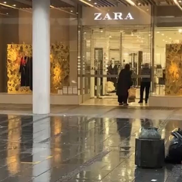 CRNI PETAK, A ISPRED ZARE STOJE SAMO 2 ŽENE: Kupovna moć, hladno vreme ili nešto treće, prizor da se začudiš! VIDEO