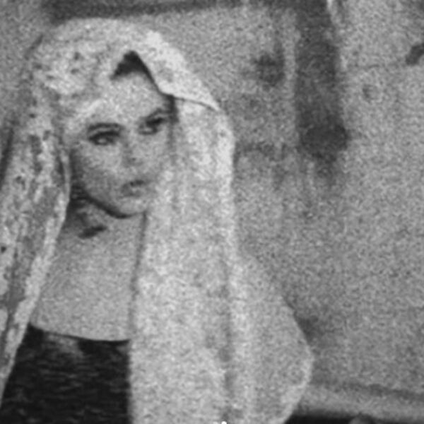 SAZNALA DA JOJ OTAC VARA MAJKU, PA JE ZATVORIO U LUDARU! Htela da se zapali svećama, pa umrla OVAKO