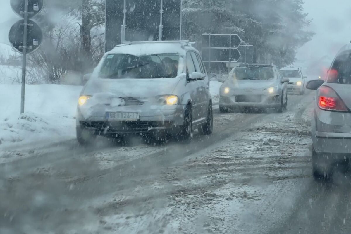 Na putevima Timočke i Negotinske krajine padlo je 5 cm snega.