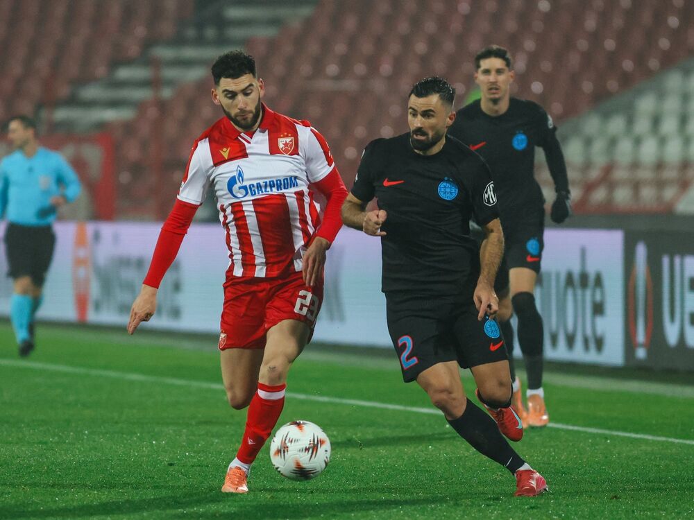 Nair Tiknizjan (levo) na utakmici Crvene zvezde i FCSB-a