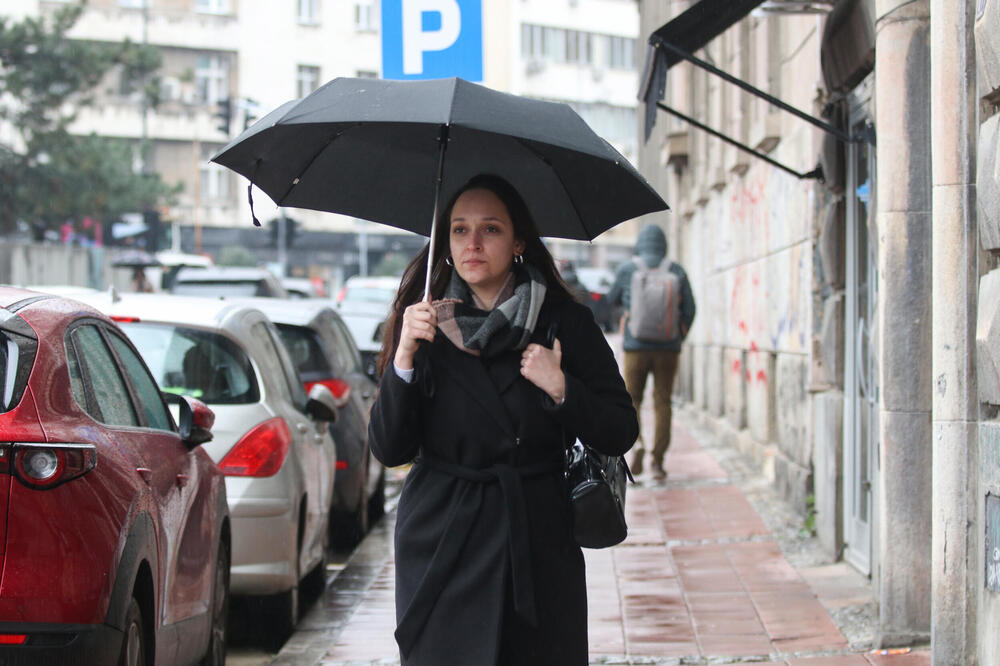 DANAS NE IZLAZITE NAPOLJE BEZ KIŠOBRANA! Biće mokro, a duvaće i OLUJNI VETAR, zima nam konačno pokazuje zube!