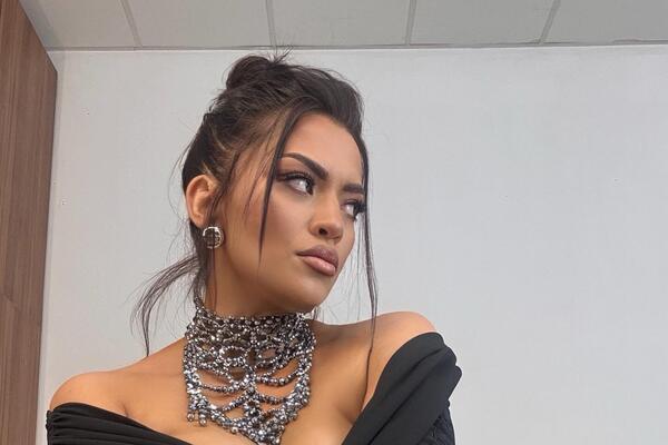 SRBE ĆE OSTAVITI BEZ DAHA! Naša pevačica u vrelom izdanju na snimanju novogodišnjeg programa!