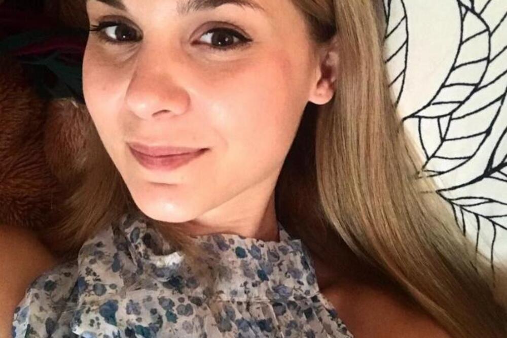 SRPSKA GLUMICA TRUDNA PO DRUGI PUT! Krila stomak kao zmija noge, a evo ko je OTAC DETETA